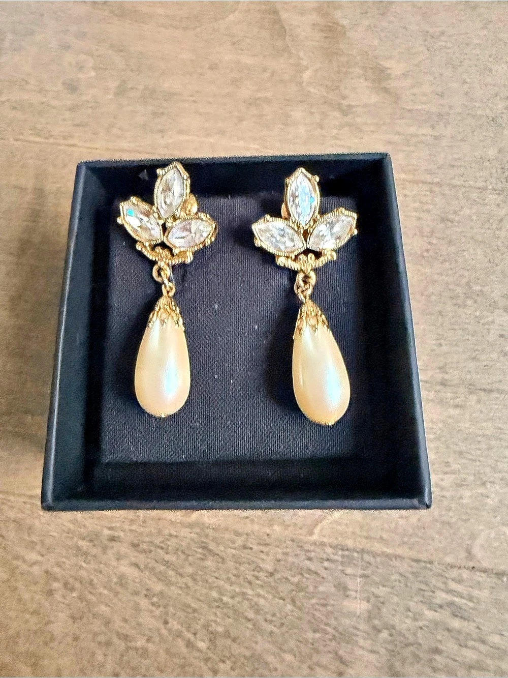 Vintage Crystal Floral Drop clip on Earrings in Gold & Cream